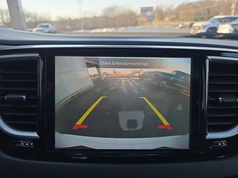 Used 2024 Chrysler Pacifica Touring-L image 21