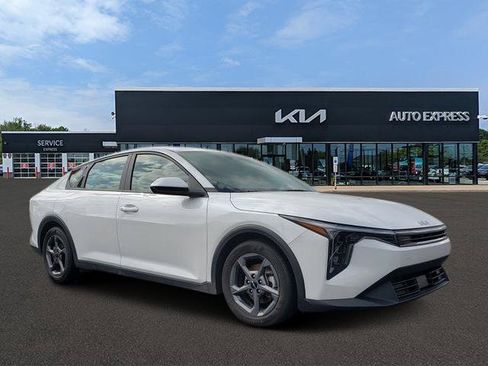 Certified 2025 Kia K4 FWD image 1