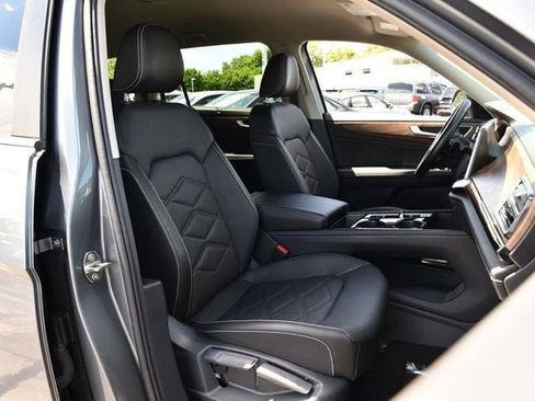 Certified 2025 Volkswagen Atlas SE FWD image 20