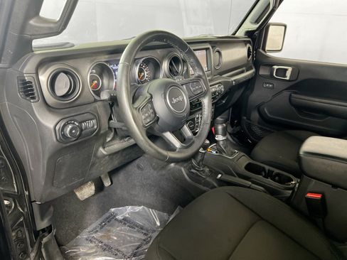 Used 2022 Jeep Wrangler Unlimited Sport AWD/4WD image 9