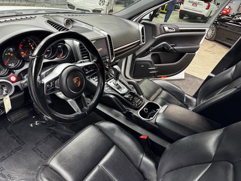 Used 2018 Porsche Cayenne image 31