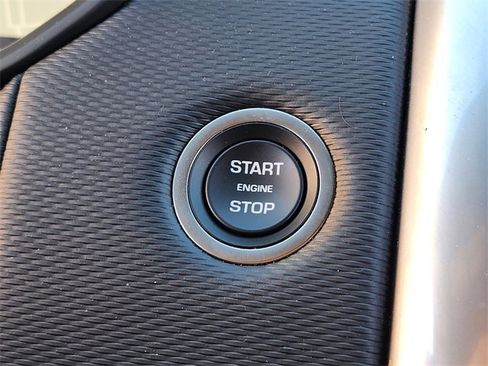 Used 2024 Land Rover Discovery Dynamic SE image 20