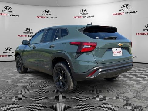 Used 2025 Chevrolet Trax LS w/ LS Convenience Package FWD image 5
