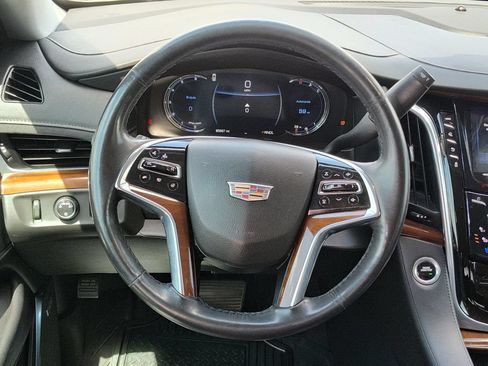 Used 2020 Cadillac Escalade 2WD image 28