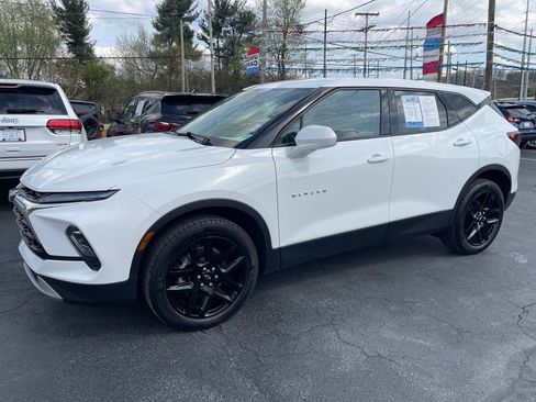 Used 2023 Chevrolet Blazer LT image 2