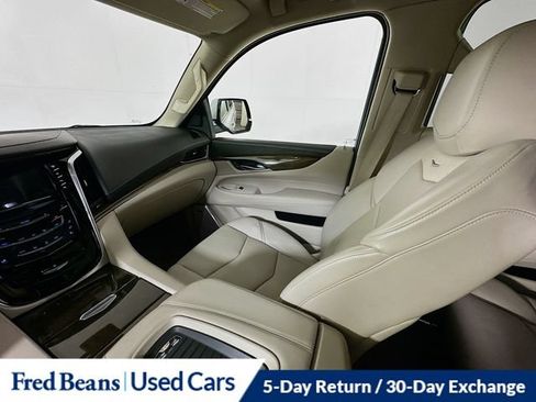 Used 2020 Cadillac Escalade Premium Luxury AWD/4WD image 41