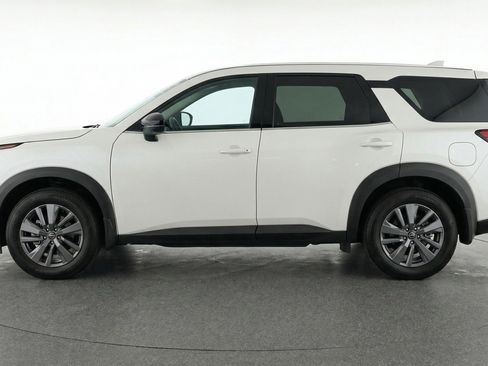 Used 2025 Nissan Pathfinder SV image 5