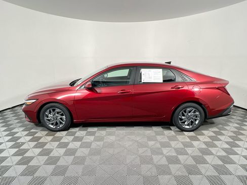 Used 2024 Hyundai Elantra SEL FWD image 6