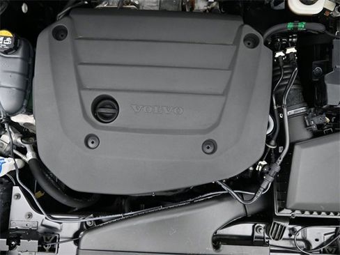 Used 2024 Volvo XC40 B5 Plus w/ Climate Package image 37