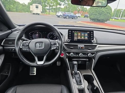 Used 2018 Honda Accord Sport image 13