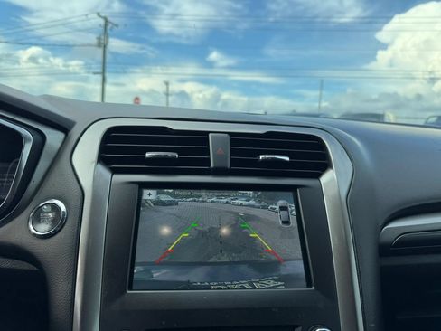 Used 2017 Ford Fusion SE w/ Equipment Group 601A FWD image 17