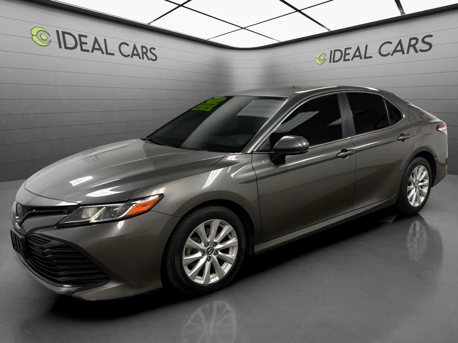 Used 2019 Toyota Camry LE FWD image 1