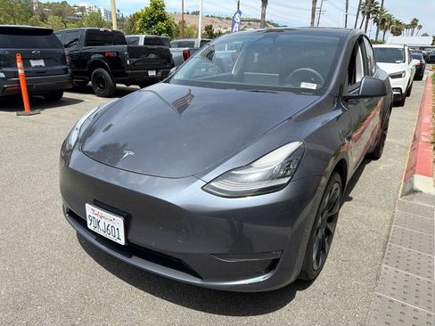 Used 2022 Tesla Model Y Long Range AWD/4WD image 2