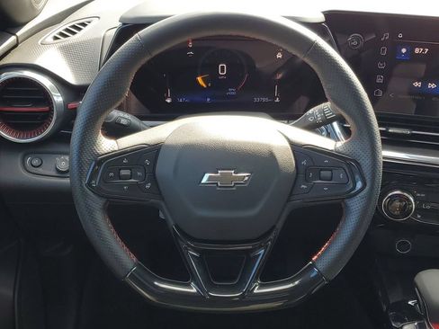 Used 2024 Chevrolet Trax RS w/ Sunroof Package FWD image 27