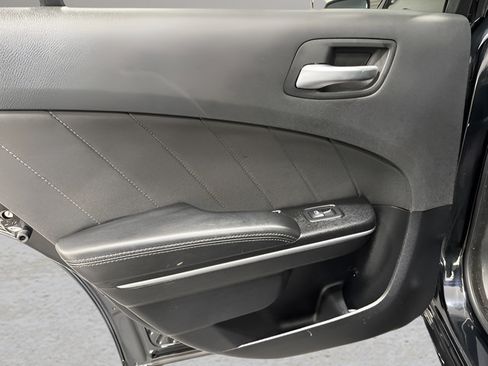 Used 2019 Dodge Charger SXT RWD image 27