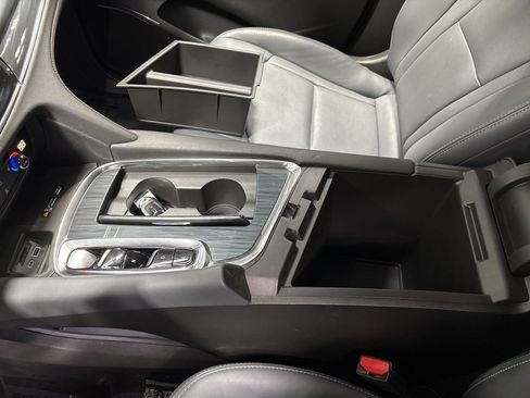 Used 2023 Buick Enclave Essence image 24