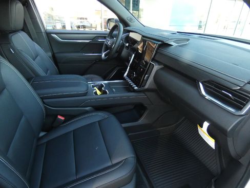 New 2026 GMC Acadia Elevation w/ Elevation Premium Package image 17