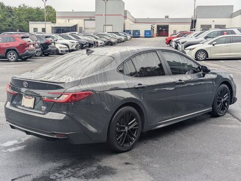 Used 2025 Toyota Camry SE image 7