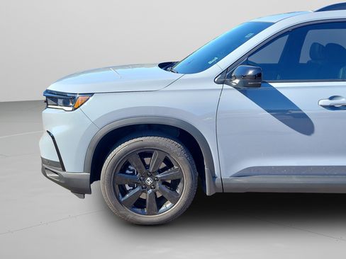 Certified 2025 Honda Pilot Black Edition image 30