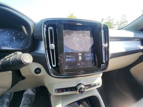 Used 2019 Volvo XC40 T5 Momentum AWD/4WD image 24