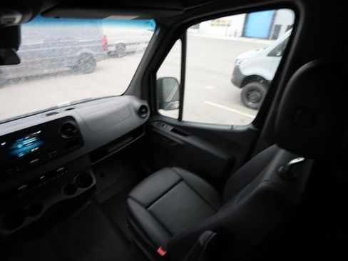 Used 2024 Mercedes-Benz Sprinter 2500 image 17