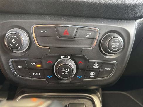 Certified 2021 Jeep Compass Latitude image 27