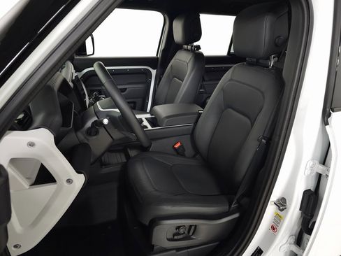 Used 2025 Land Rover Defender 110 S image 17