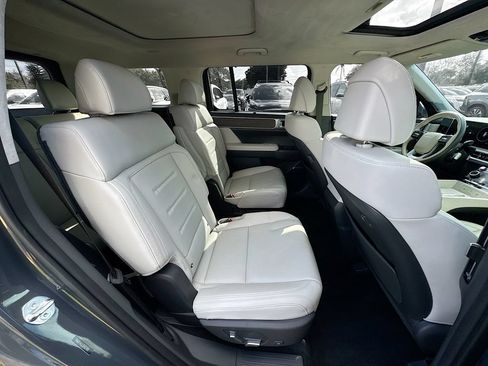 Used 2025 Hyundai Santa Fe Calligraphy FWD image 30
