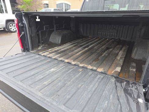 Used 2022 Chevrolet Silverado 1500 High Country w/ High Country Premium Package AWD/4WD image 9