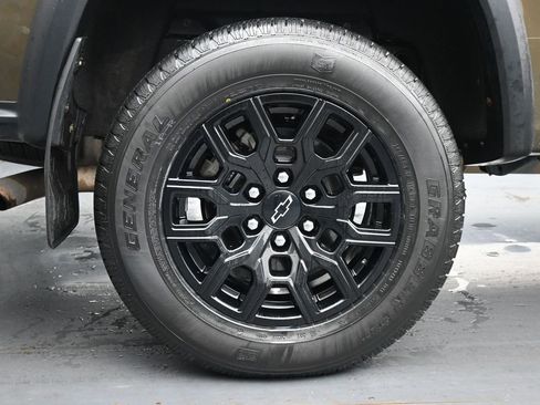 Used 2023 Chevrolet Colorado Trail Boss image 10