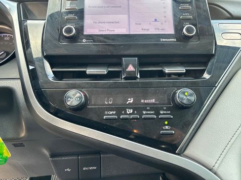 Used 2021 Toyota Camry SE image 18