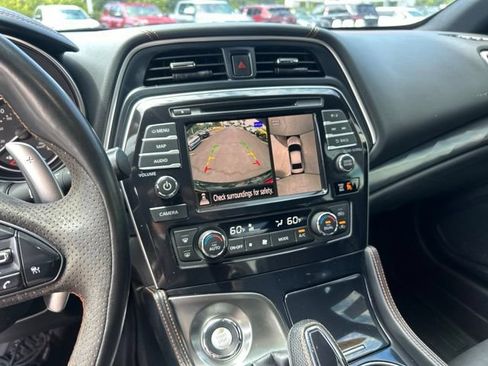 Used 2023 Nissan Maxima SR w/ Sport Mat Group FWD image 23