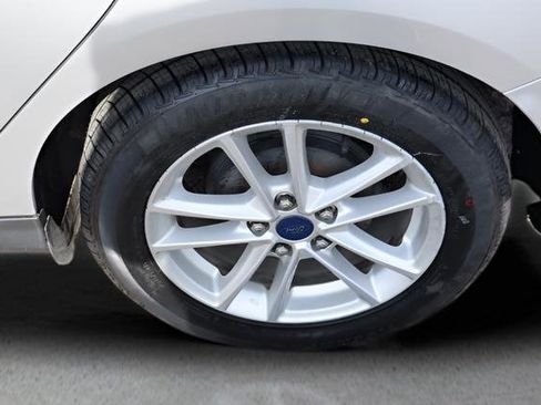 Used 2016 Ford Focus SE w/ SE Power Seat Package image 24