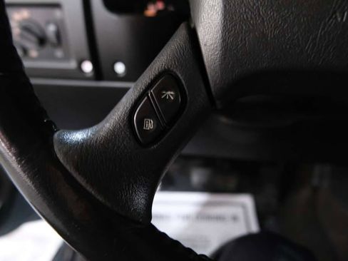 Used 2005 HUMMER H2 w/ Preferred Equipment Group image 37