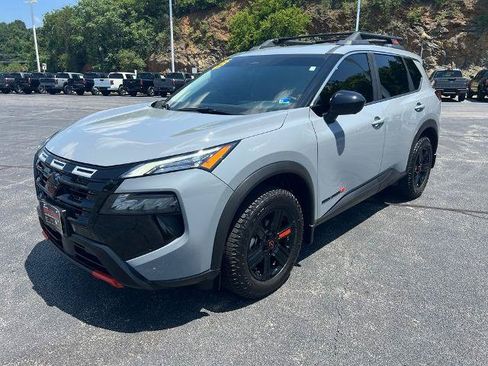 Certified 2025 Nissan Rogue SV AWD/4WD image 3