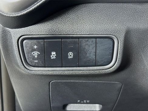 Certified 2025 Kia Soul LX w/ LX Technology Package FWD image 11