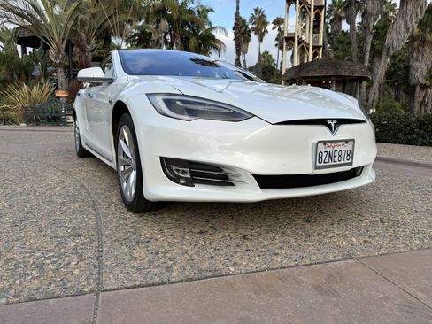 Used 2019 Tesla Model S 100D image 3