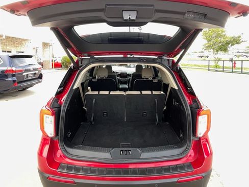 Used 2020 Ford Explorer XLT w/ Equipment Group 202A RWD image 9
