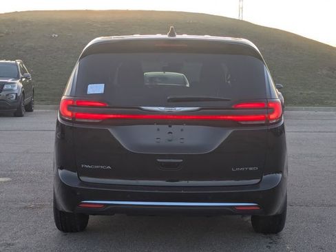 New 2026 Chrysler Pacifica Limited image 4