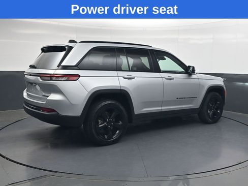 Used 2023 Jeep Grand Cherokee Limited w/ Black Appearance Package AWD/4WD image 4