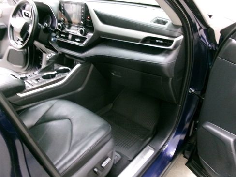 Used 2021 Toyota Highlander Limited AWD/4WD image 30
