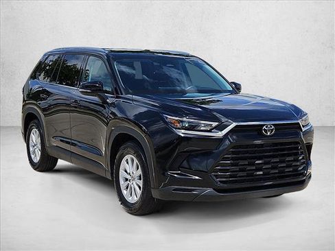 Used 2025 Toyota Grand Highlander FWD image 3