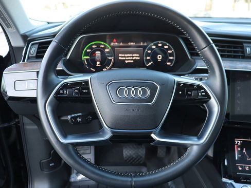 Used 2019 Audi e-tron Prestige w/ Prestige Package image 29