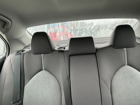 Used 2021 Toyota Camry LE w/ Carpet Mat Package (TMS) FWD image 10