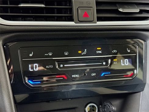 New 2025 Volkswagen Taos SE image 9