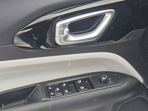 Used 2023 Jeep Compass Limited image 33