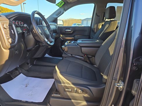 Used 2022 Chevrolet Silverado 1500 LT w/ Z71 Off-Road Package image 12