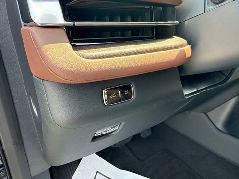 Certified 2026 Lincoln Navigator Reserve AWD/4WD image 29