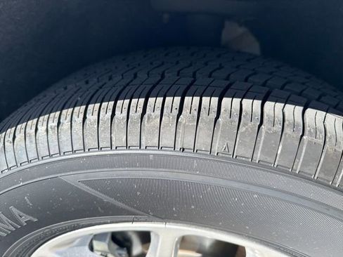 Used 2024 Chrysler Voyager LX image 25