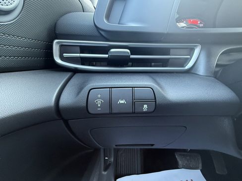 Used 2023 Hyundai Elantra SEL image 25